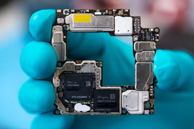 Components of a Huawei Mate X5 smartphone, including a Kirin 9000s chip fabricated in China by SMIC. 
